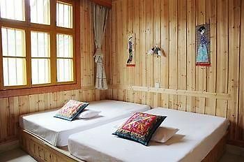 Fenghuang Post House Bagian luar foto