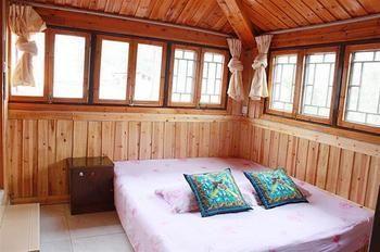 Fenghuang Post House Bagian luar foto